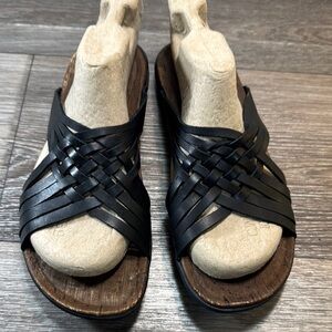 Merrell Black leather slides Sandals size 9 (b193)